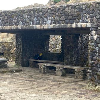 ここには昔、小屋があったんだって。http://www.tanuki-m.net/~tanuki-m/archive/kuzyu/sugamori/sugamori.htm