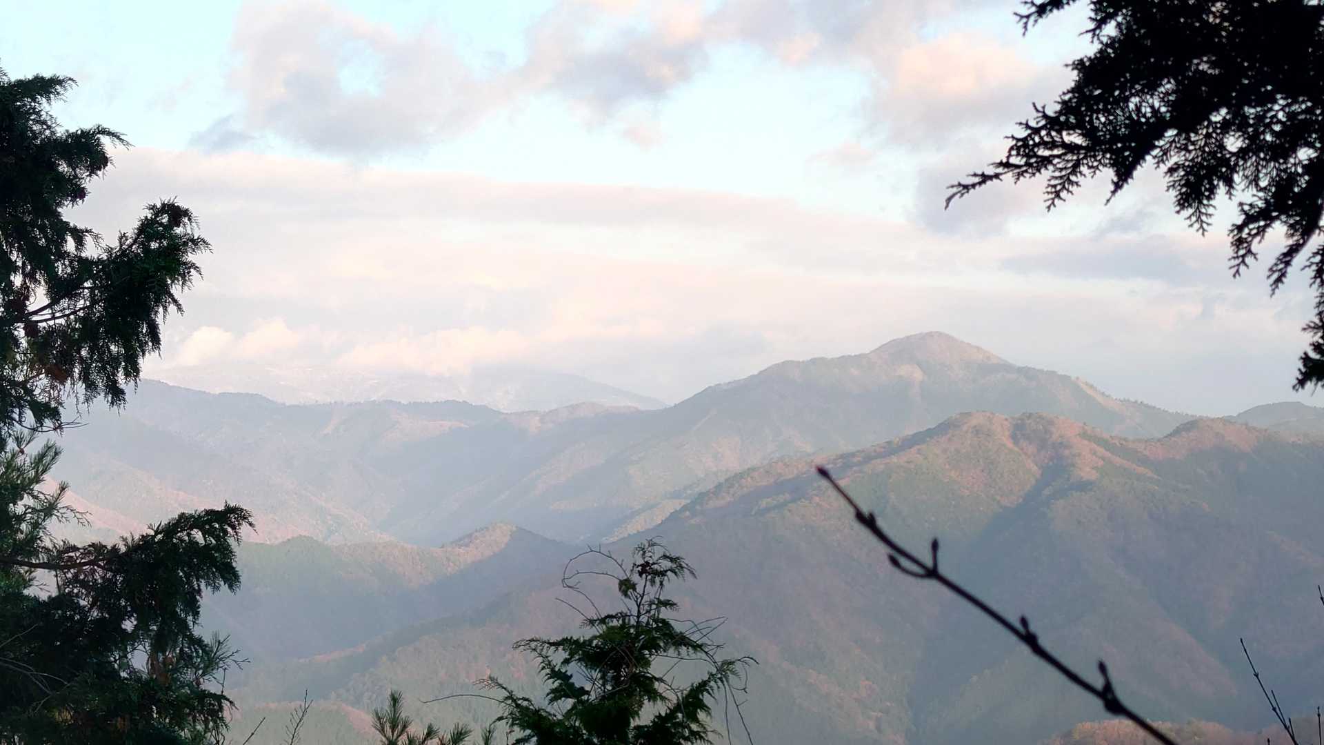 氷ノ山には雪が積もっているようです。