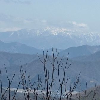 前の雪山は荒島　後ろは勿論…🧐