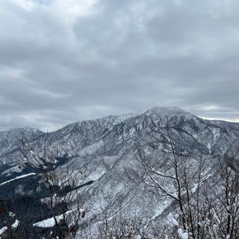 途中、チェンスパから雪っ子ちゃんに換装して大城までのトレースを硬めながら向かう。
明日行く予定のマッキーは見えなかった…