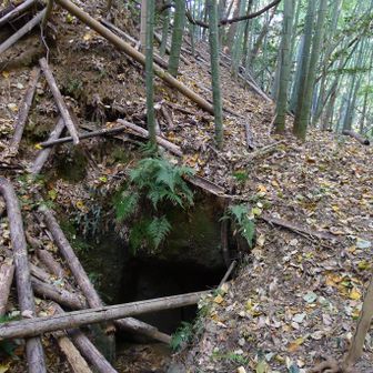 大きめの穴あり。