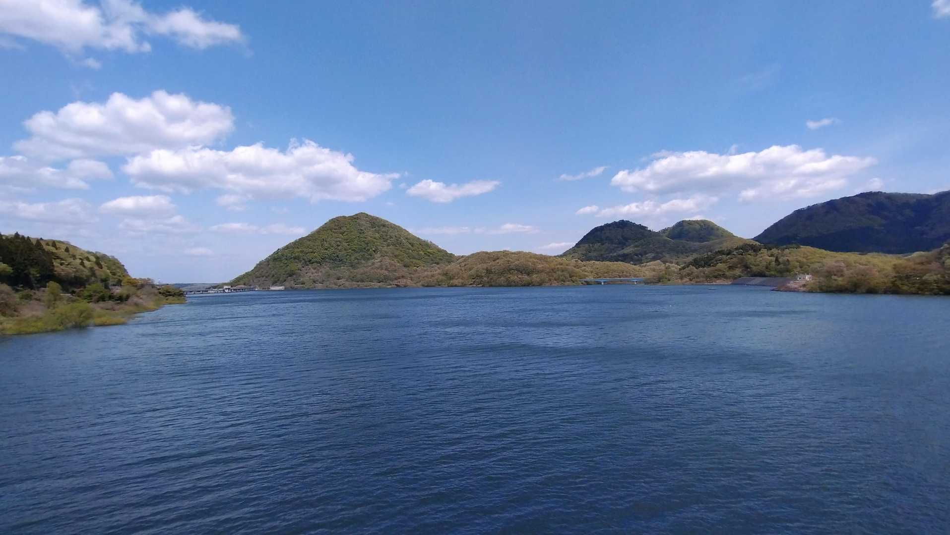 橋の上から
風が強くてちょっと怖い