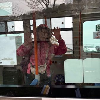 　クルクルバスは10分と50分発😂

　15分に到着したのでベンチでお喋り🎶

　50分発のバスに無事乗車できました🚌

　今日も楽しかったね〜✨ありがと〜👋