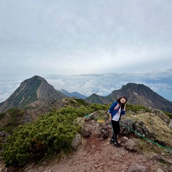 八ヶ岳の主峰を従えてにっこりコマさん♪