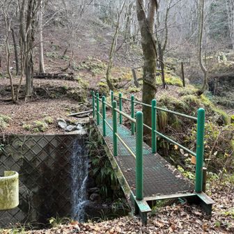 山中越えの登山口。ここまでの車道歩きは歩道がなく危ないです⚠️