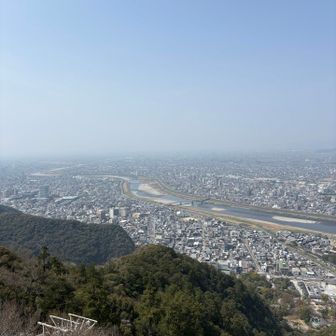 霞んで、伊吹山が見えない。