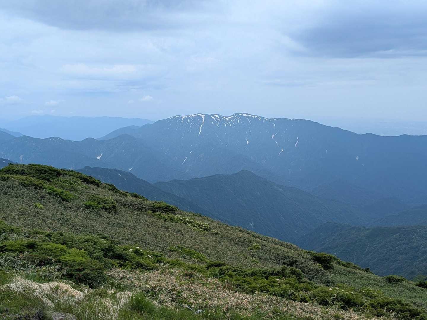 こっちからのニノ様はまだ雪あります