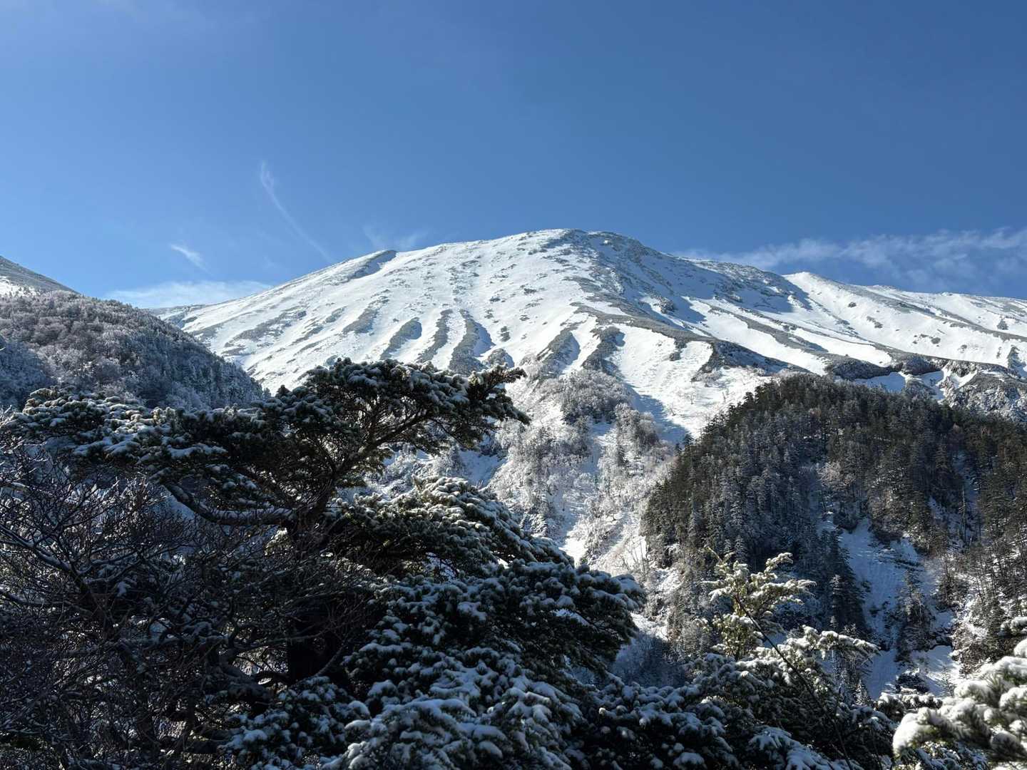 のぞき岩より。