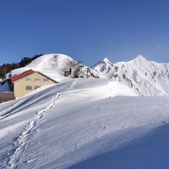 ようやく冷池山荘