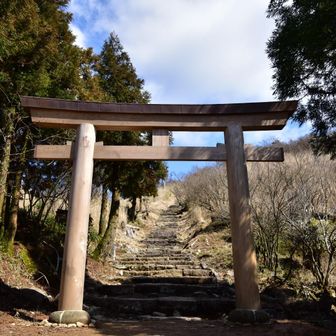 疲れた足に石段はこたえます…(笑)