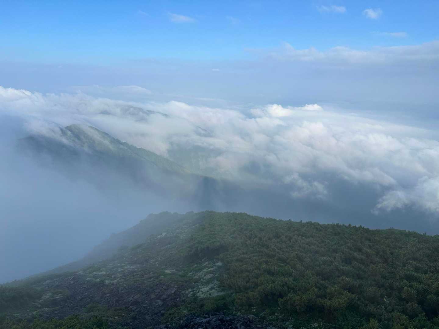 赤石岳に向かいながら、うっすらブロッケン🌈