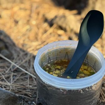 ハヤシメシをたいらげ次は酸辣湯スープ
中のギザギザ模様は作成時に裏表を間違えた〜