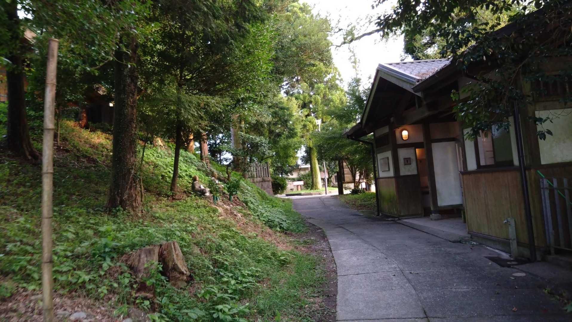 トイレで用を済ませて山頂へ