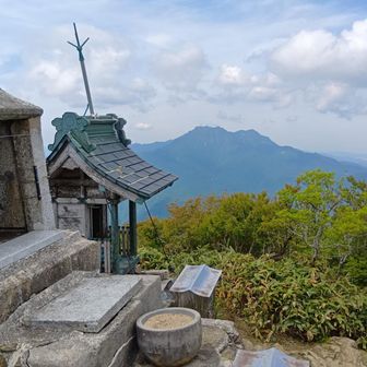 男山山頂から見る石鎚山