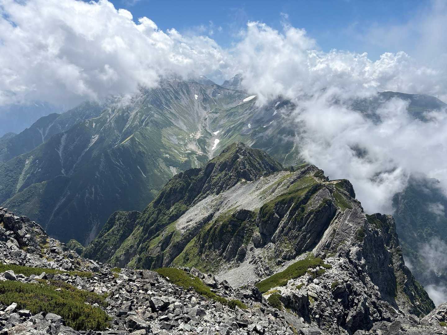 早月尾根コース | 標高差2200m、北アルプス三大急登が試す「岩の殿堂」への道の写真