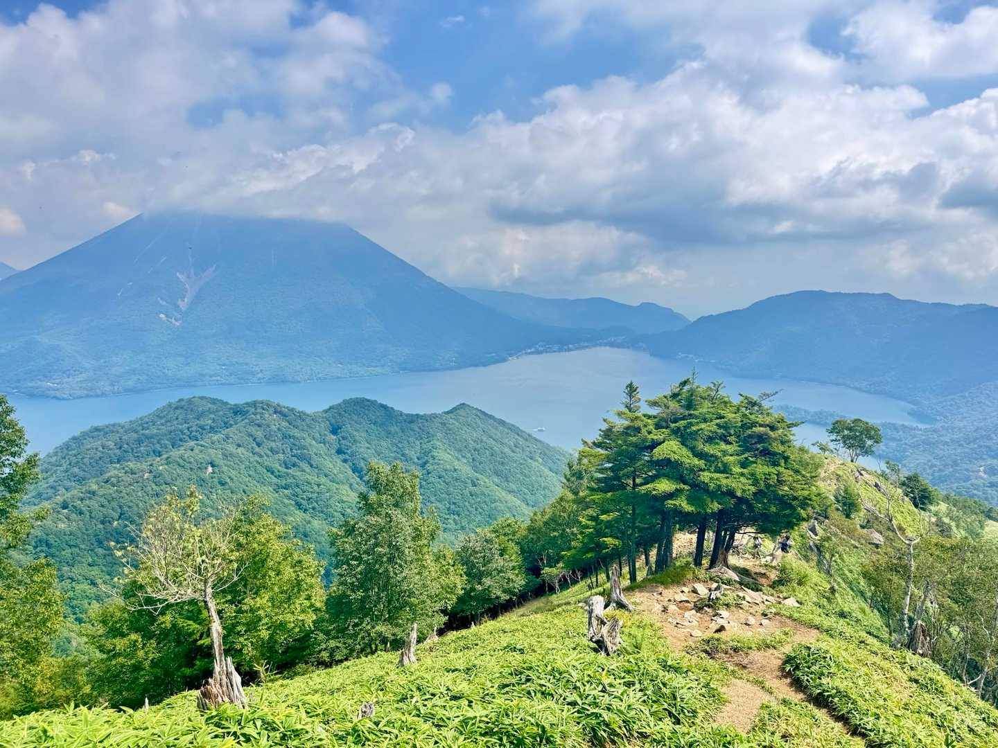 社山往復 | 中禅寺湖と男体山の絶景を一望。日光らしさと絶景を味わえる癒し旅の写真
