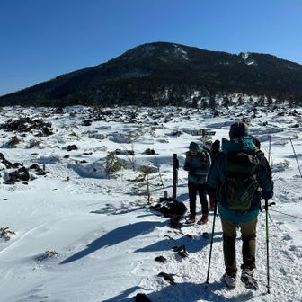 坪庭に戻ってきた。新雪時などはスノーシューも楽しそう