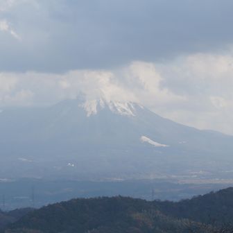 一瞬冠雪の大山見えました👀