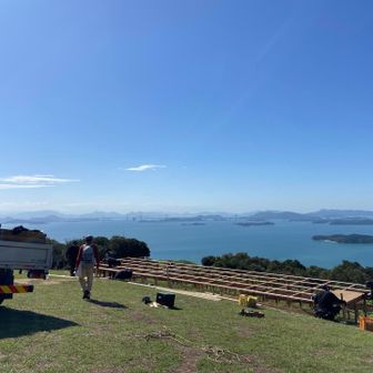 山頂〜
何、作ってるの〜
なんじゃろ