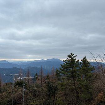 福智は雪無さそう、その奥にくっきり英彦山の中岳と北岳(๑°ㅁ°๑)‼✧
