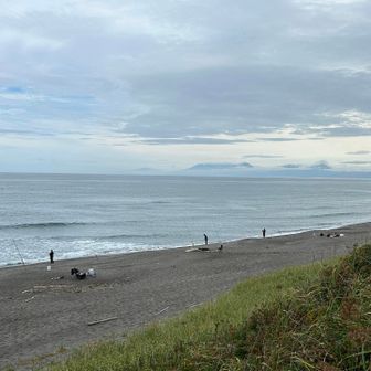 オホーツク海のサーフでは、
アキアジ🐟浮ルアーとぶっ込み🎣

日の出🌅Time、釣れたのかなぁ？？

年々、規制が厳しくなってますね。
鮭🎣しなくなり６年？たまにしたいなぁ…
あの引きがたまらない😝💦
