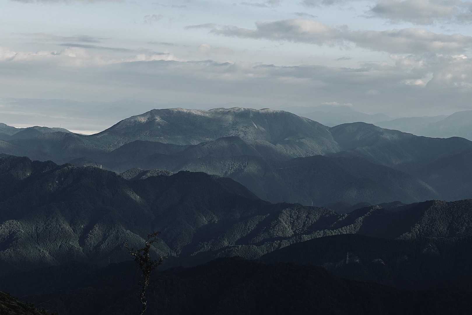 鞍掛トンネル東登山口-鞍掛峠-鈴北岳 往復コースの写真
