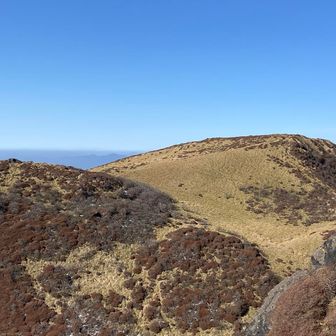 右手にⅣ峰→本峰✨
さよなら👋

好きな道で下山開始する🥾!