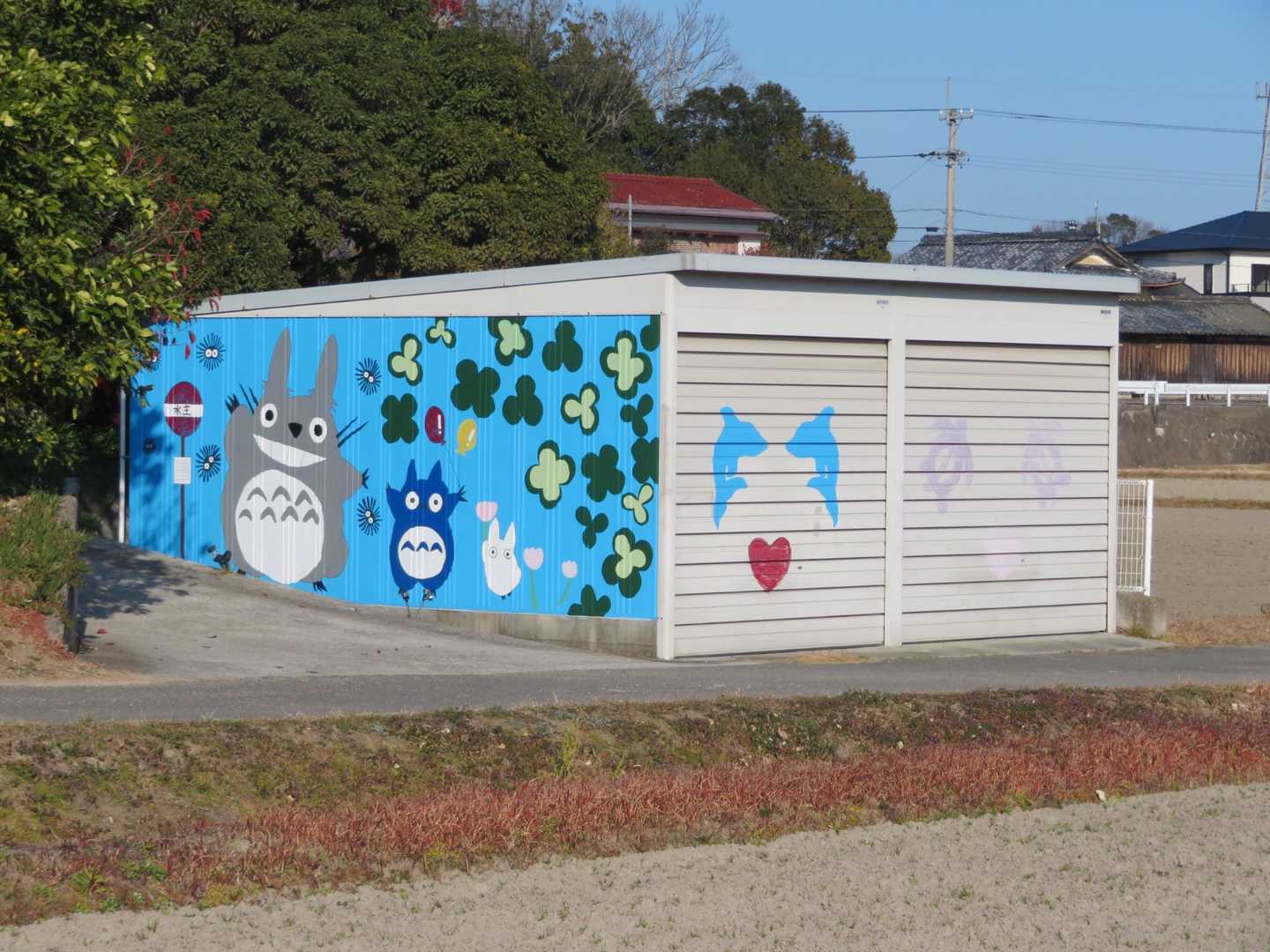 とらまる公園までの道に、こんなかわいい車庫ありました♡
おしまい