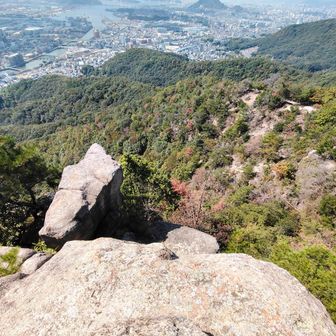 突き出た岩頭があるので行ってみます
ここ全体を地獄岩と呼ぶのかな🤔