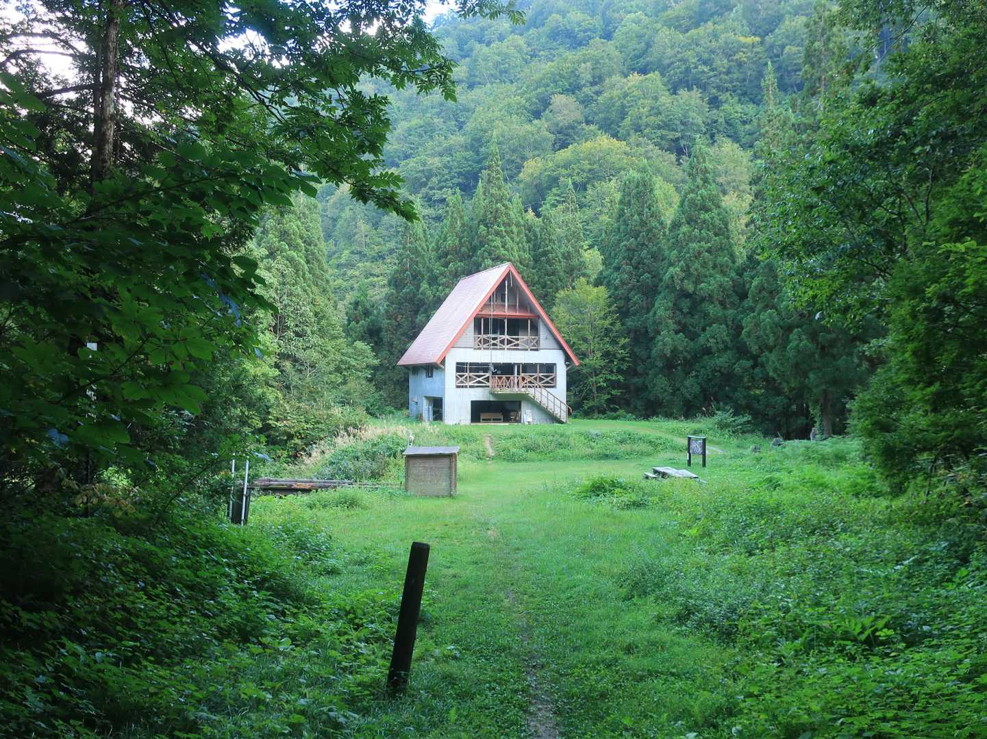 無事についたぁあゝあ～😆!!
初めてまともに山小屋を見たぁぁああ～🏚️。
あゝああ～チカレタピィ～🐣♪
でも何故か、心地よひぃい～😆♪
次回来るときはテン泊したいなっ😀。
長レポお付き合い、サンクスtontonです😉♪