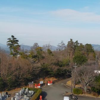 久し振りに塔までのﾙｰﾄを歩いて気付いたのですが…山頂付近の様子が墓地が増え、以前とﾙｰﾄも景観もめっちゃ変わってました…😳