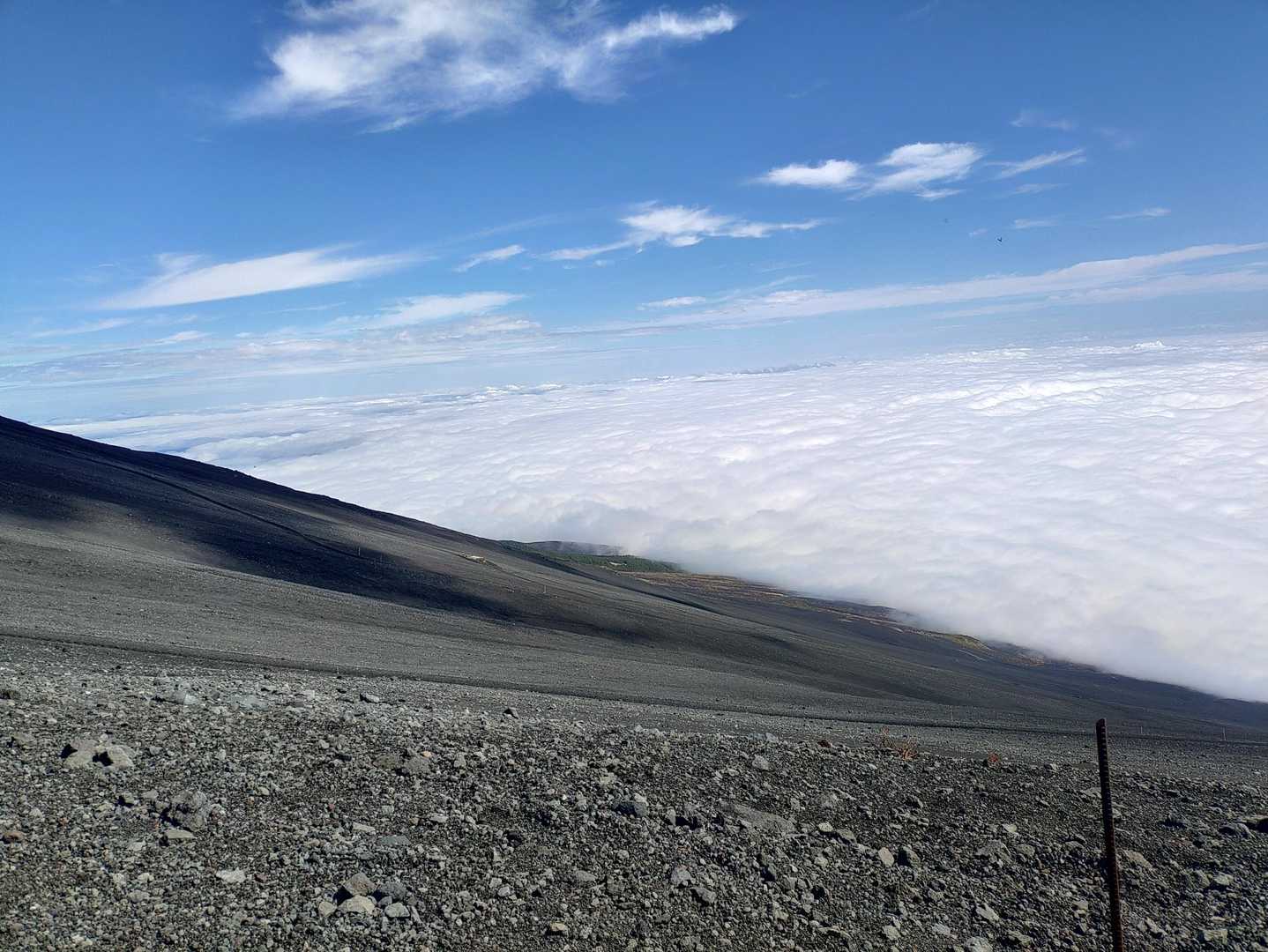 宝永山馬ノ背から山梨神奈川方面