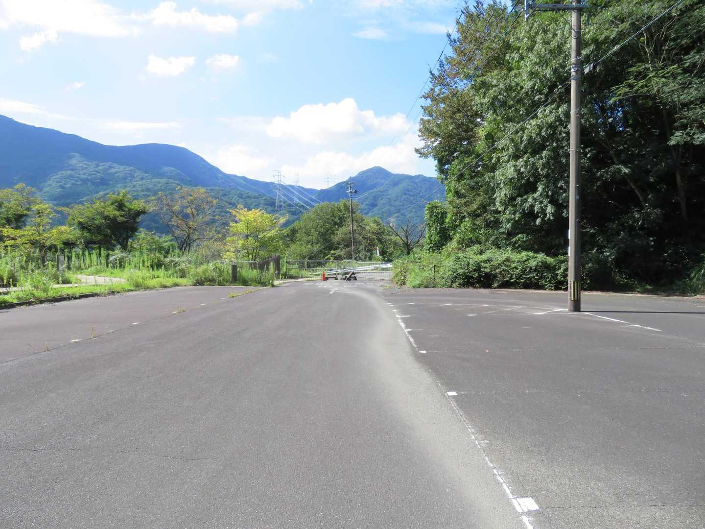 もう少しで駐車場着です
ここは照り返しで暑い！！