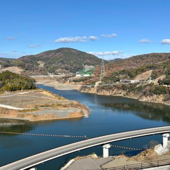 いつも凛々しい竜王山
（2回目😆）
安威川ダム天端を渡って、武士自然歩道入口へ