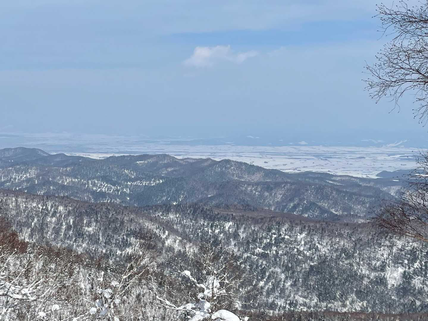 旭川方面！✨
家がみえるかなー♫
キャンモアスキー場が目立った。