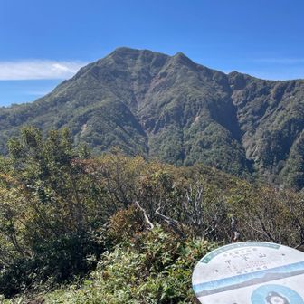 甲子山から旭岳を
