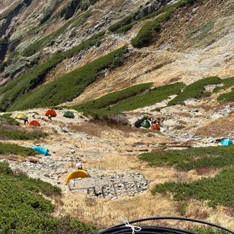 山荘から見るテント場