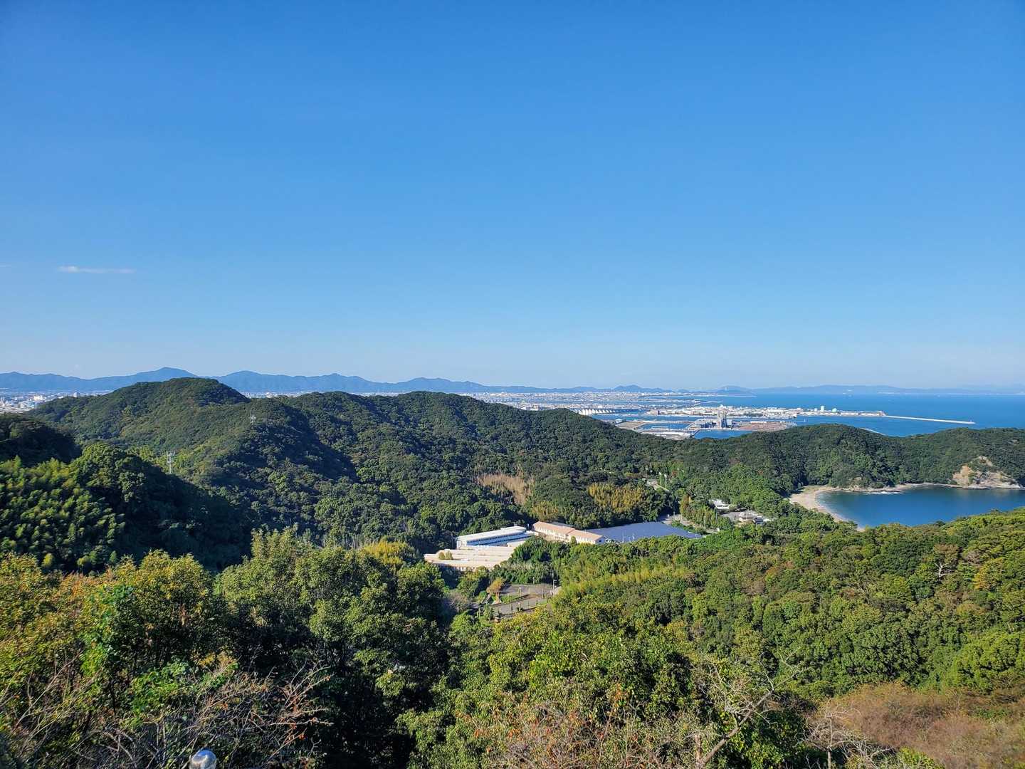 駐車場から県北部を眺める。

ここまでご覧いただきありがとうございました。