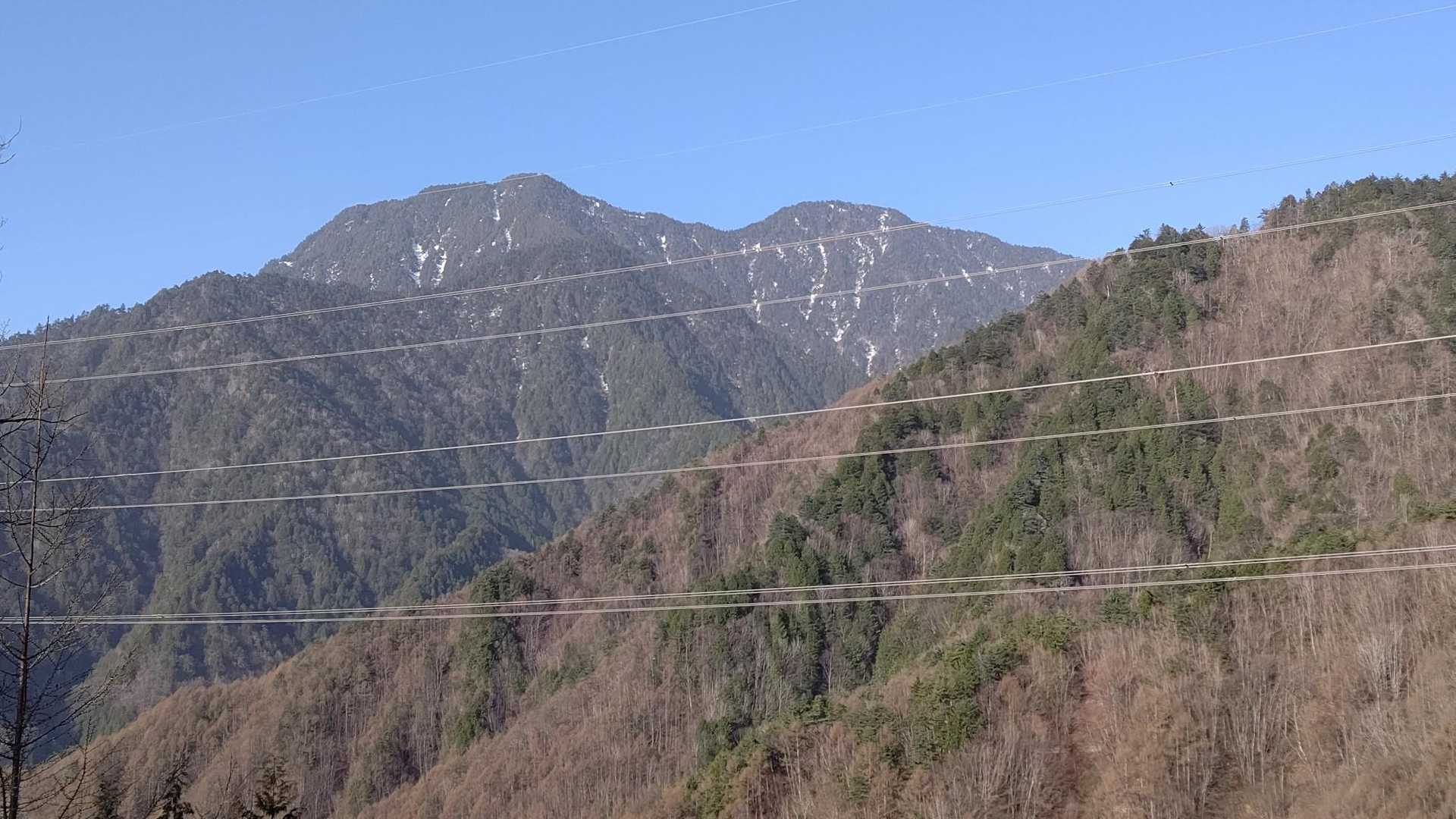 電線越しに有明山♡