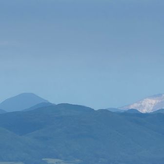 恵山と海向山見えた