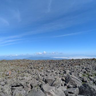 山頂は結構な広さ