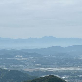　　遥か彼方遠くには英彦山が‥‥‥・
