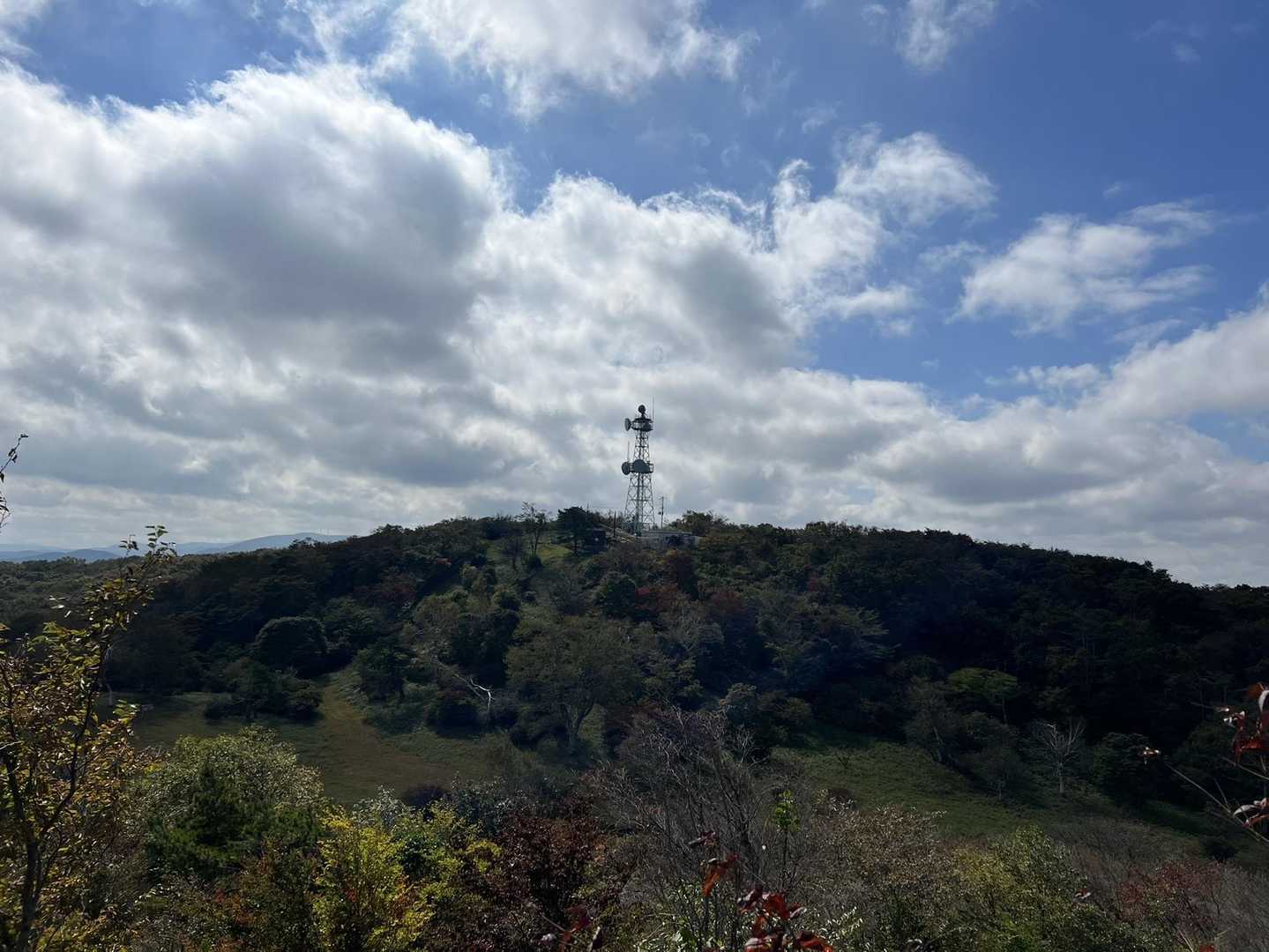 北峰から山頂のある南峰