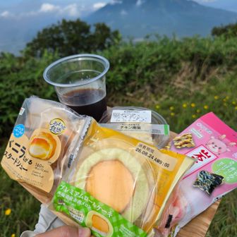今日のおやつ☕🥯
のんびり休憩してから下山します😊