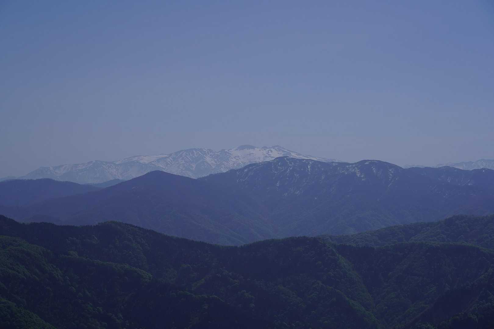 白山zoom
手前は大日山
