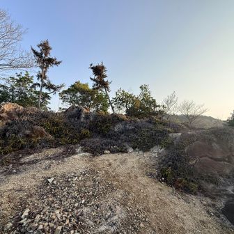 香山砦跡
赤松氏が山名軍と戦うため山頂に砦を築いた跡地
