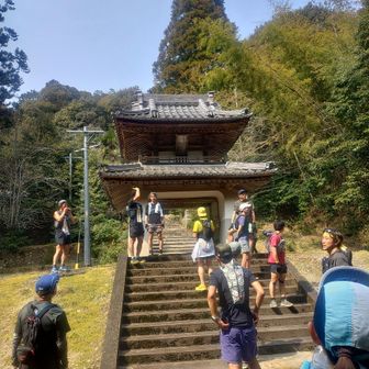 さあ、トレイルの入口
階段が続きます