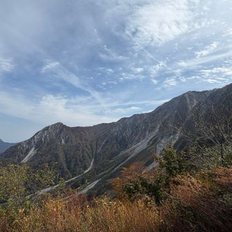 美しい山容は西の富士山とも言われているとか。