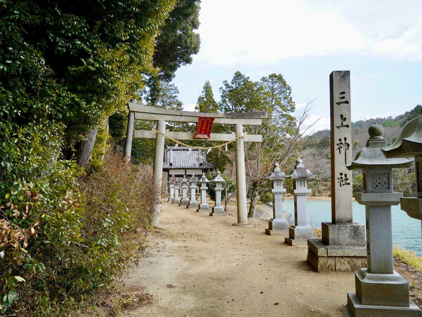 スタート地点の神社から北側にある
三上神社