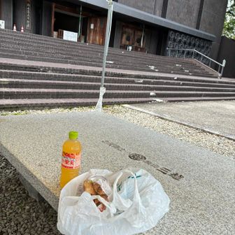 喉が渇いてお腹も空いていたので参拝前に昼食です。